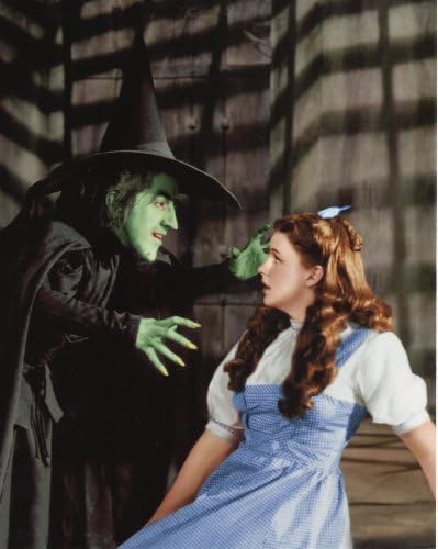 Oz Büyücüsü Kötü Cadı Dorothy Judy Garland'ı yakalamaya hazır Margaret Hamilton-8x10 inç Fotoğraf